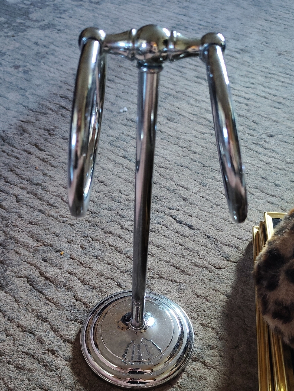 Chrome Double Hoop Jewelry Stand - Silver